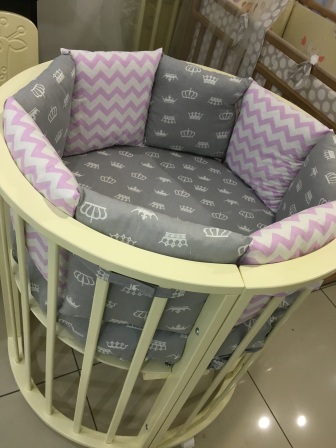 Brides de protection dans un lit rond