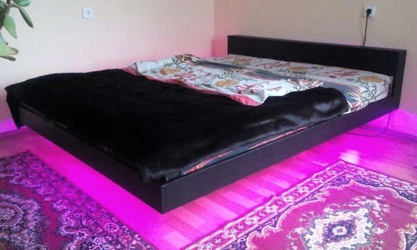 Lit doux noir pour la maison