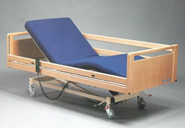 Lit moderne à quatre moteurs pour le patient
