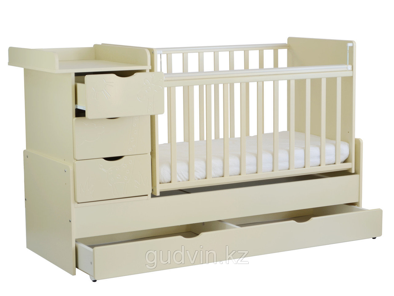 Lit de bébé confortable