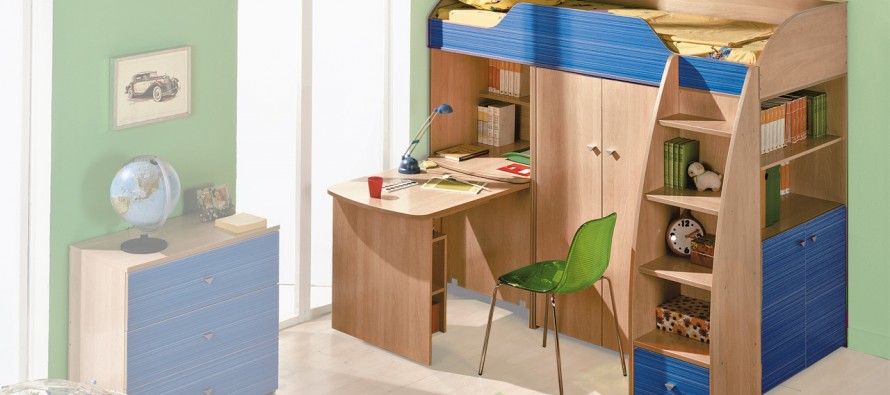 Chambre d'enfants avec des meubles confortables