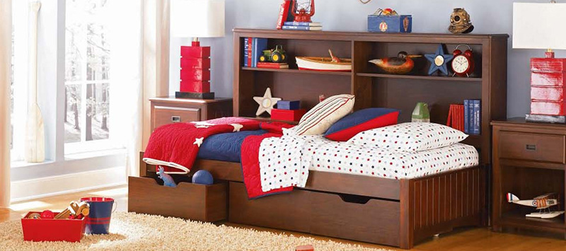Lit enfant en bois massif de couleur foncée