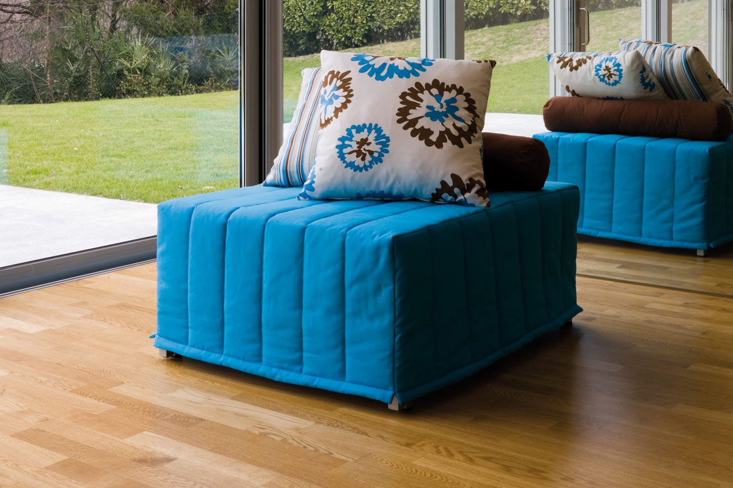 Mobilier bleu à l'intérieur
