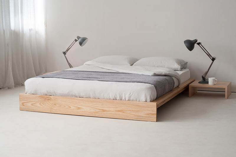 Intérieur de la chambre avec mobilier pratique