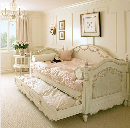 Mobilier classique avec tiroirs