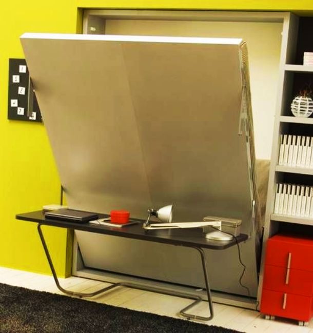 Lit pliant avec table