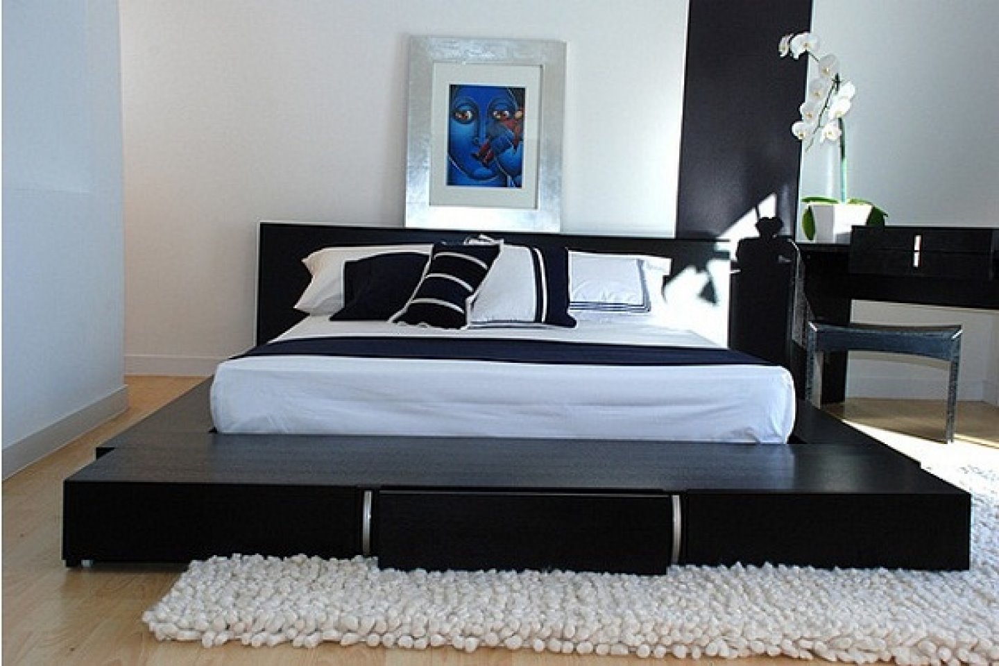 Lit podium noir de style oriental