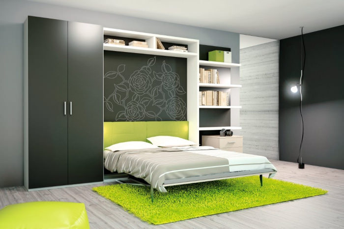 Lit armoire avec table pratique pour un petit appartement