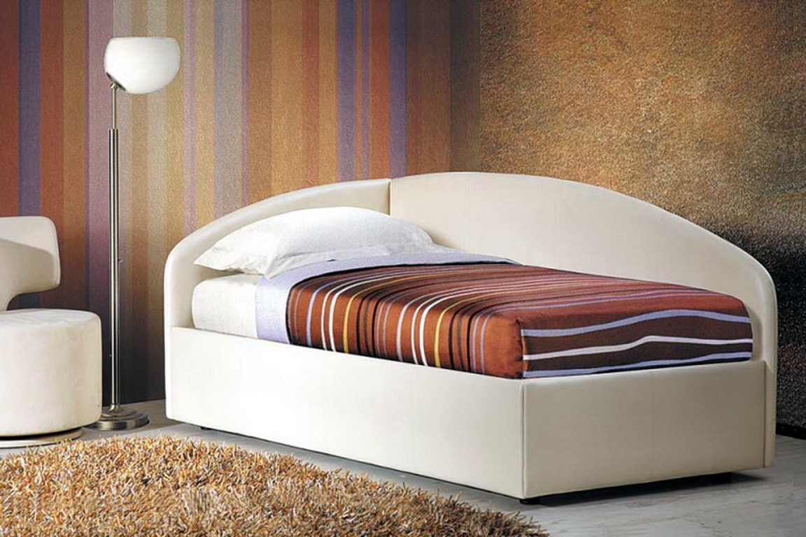 Lit ottoman pour la chambre de la fille