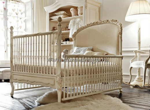 Lit de bébé beige