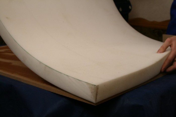 Nous personnalisons la feuille de mousse pour le contreplaqué