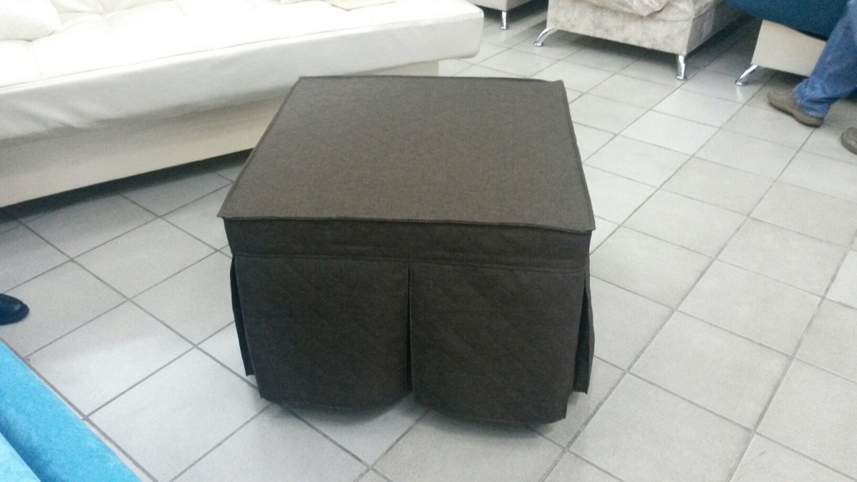 Pouf de couleur grise