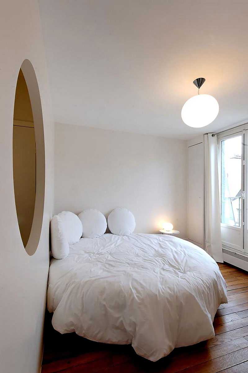 Placement des meubles dans le coin de la chambre