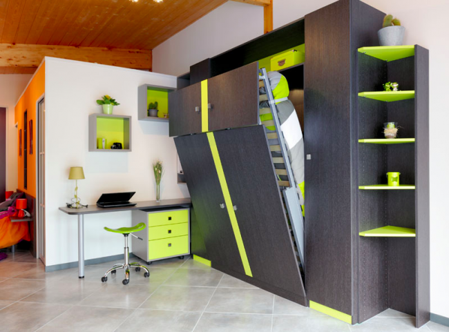 Intérieur moderne élégant avec un lit armoire intégrée