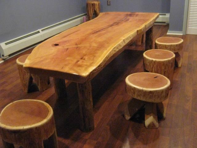 Table avec tabourets