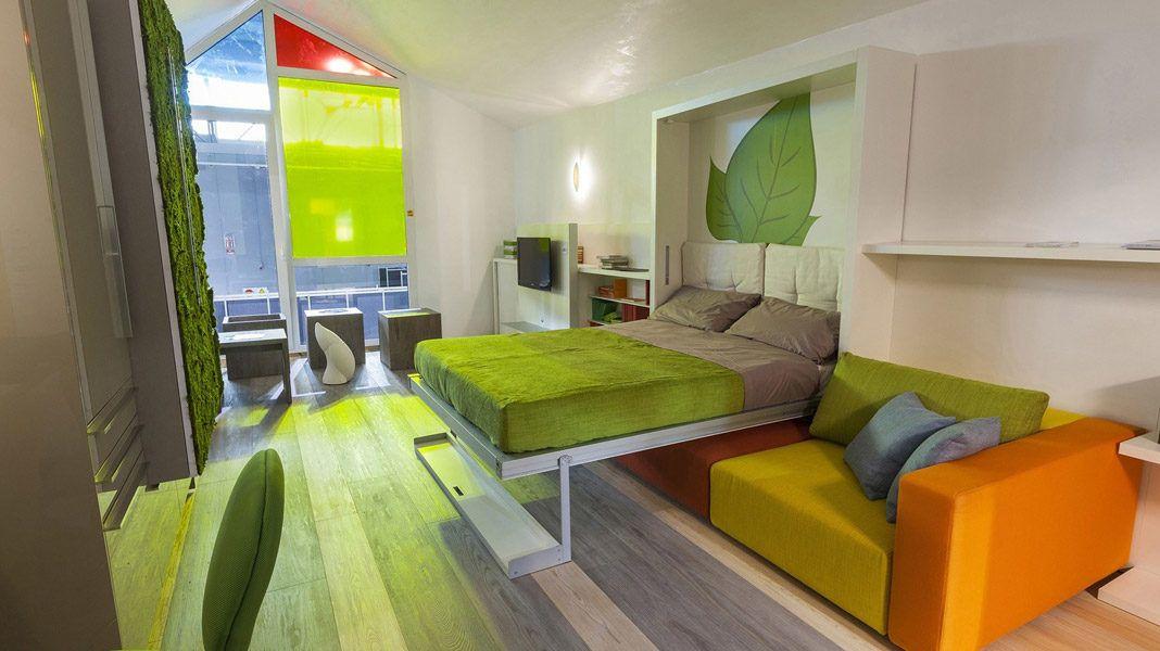 Intérieur lumineux d'une petite pièce