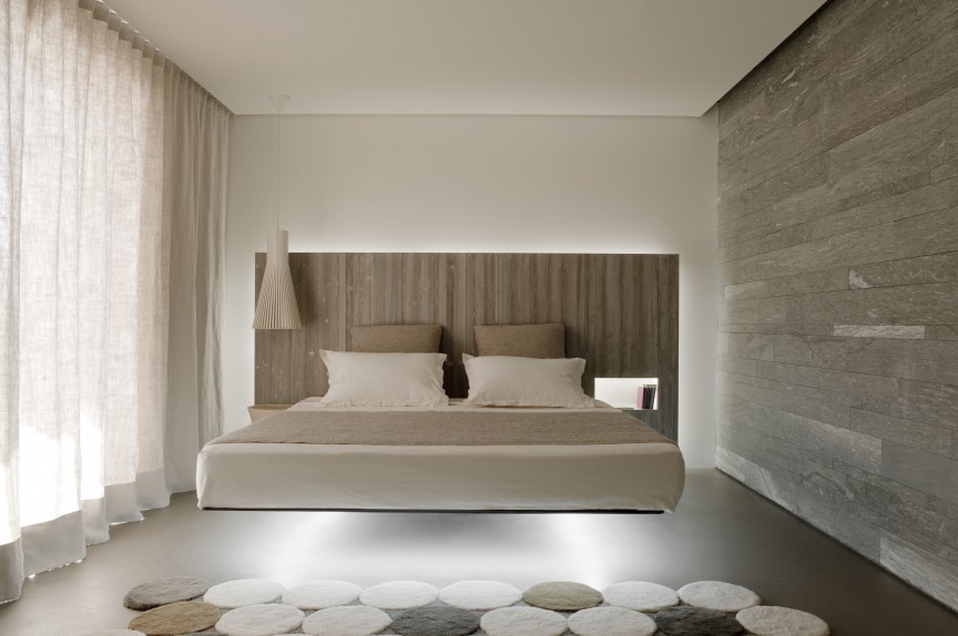 La plupart des lits se composent aujourd'hui d'un matelas à ressorts et d'un sommier.