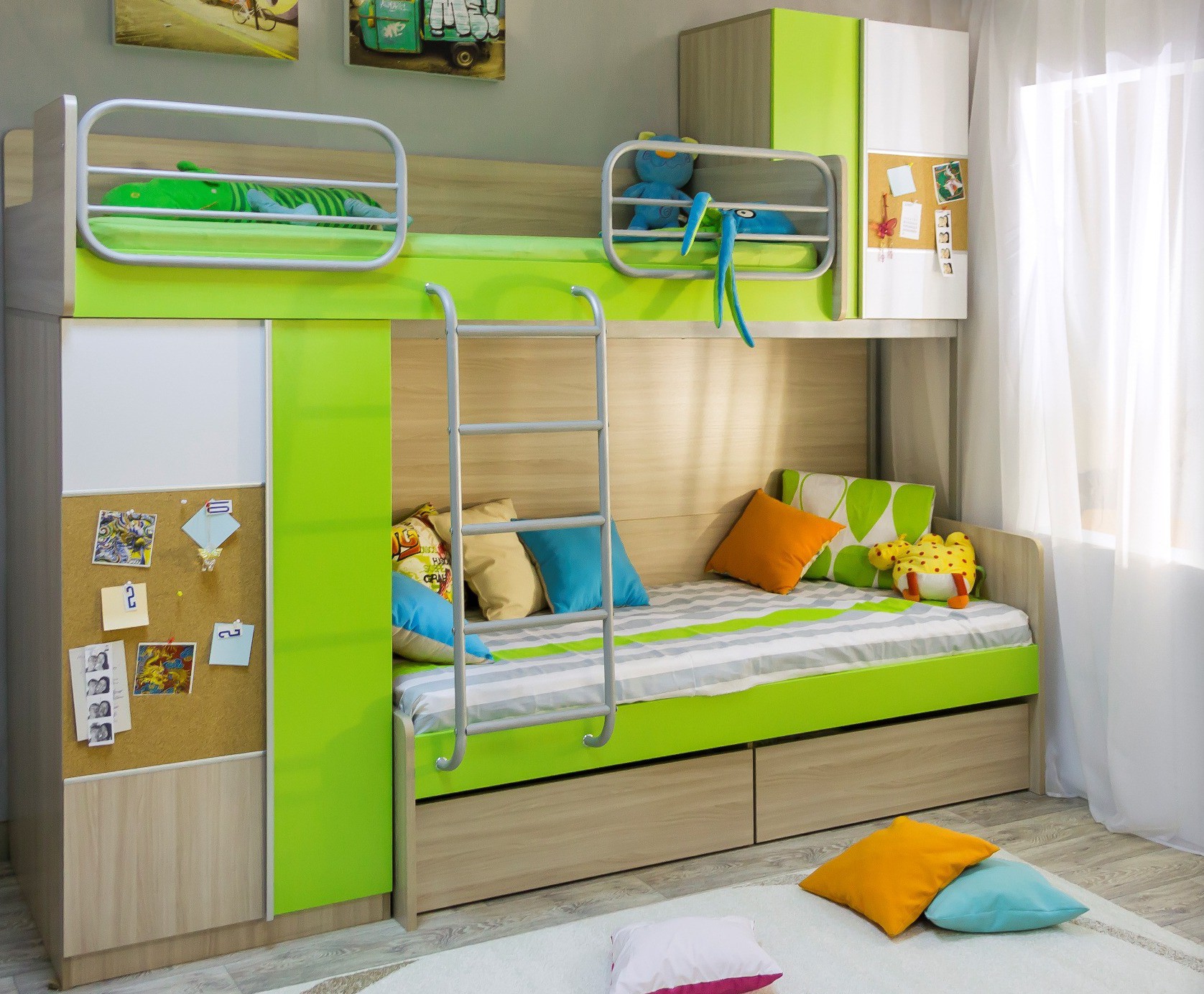 Lit superposé pour enfants avec armoire