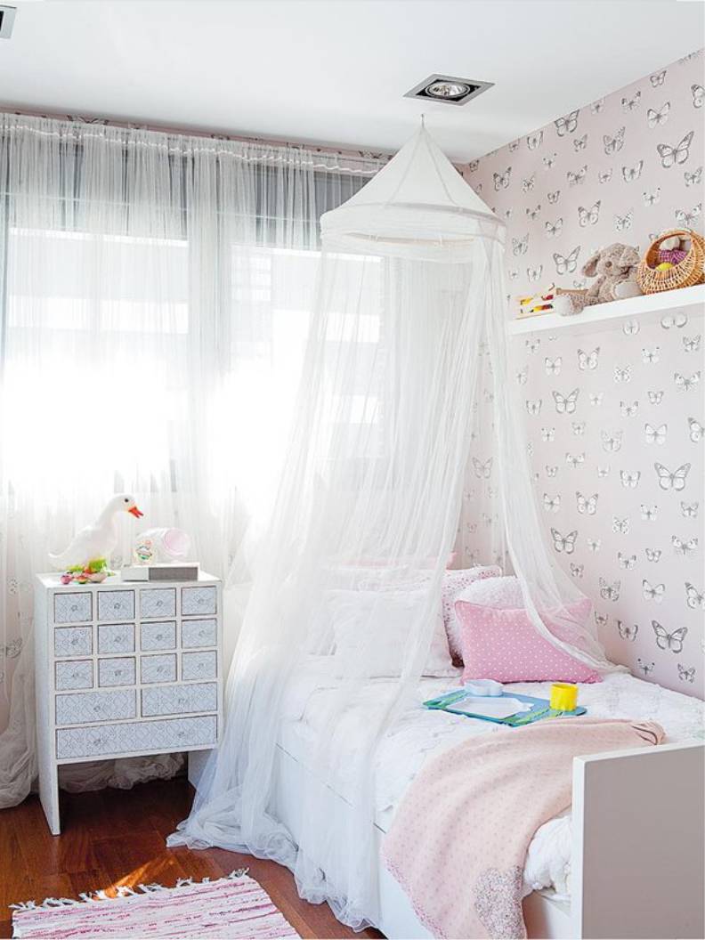 Lit à baldaquin pour enfants en blanc
