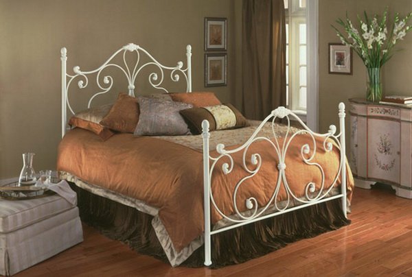 Modèle de lit double blanc