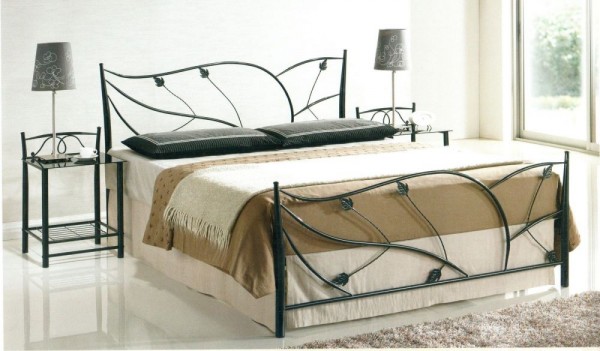 Mobilier de couchage noir forgé