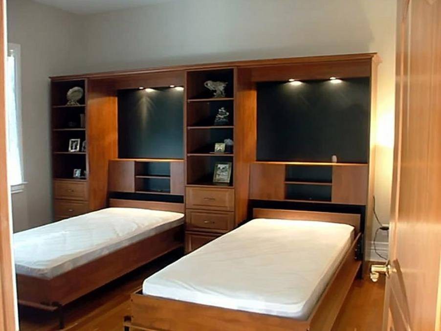 Lits avec armoire encastrée