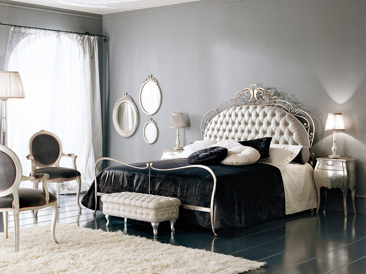 Meubles en métal avec revêtements matelassés