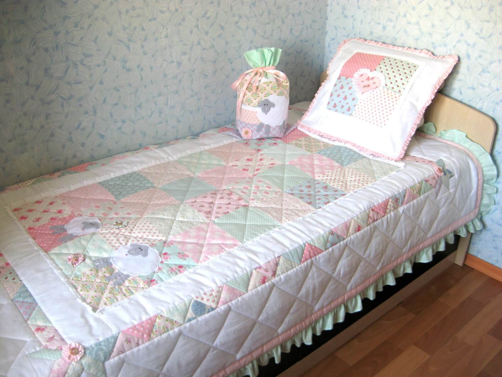 Couvre-lits aux motifs variés