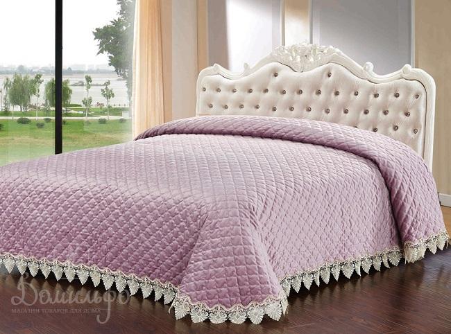 Couvre-lit matelassé avec dentelle