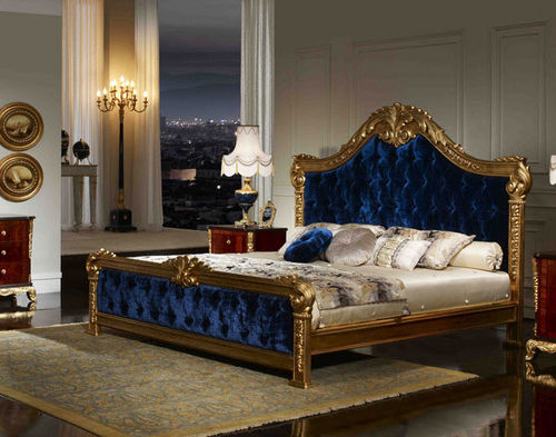Lit en velours bleu