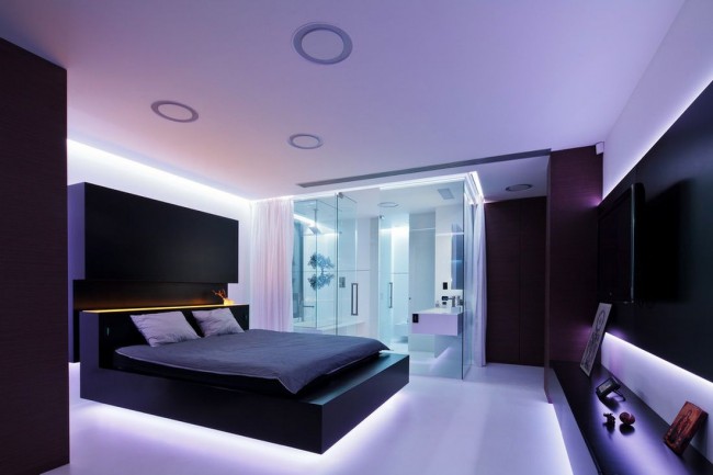 Chambre high-tech avec un lit insolite