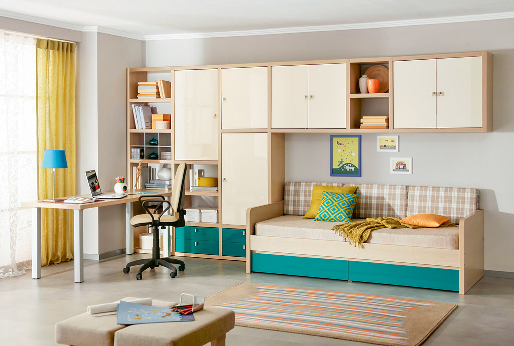 Mur avec un lit pour un adolescent