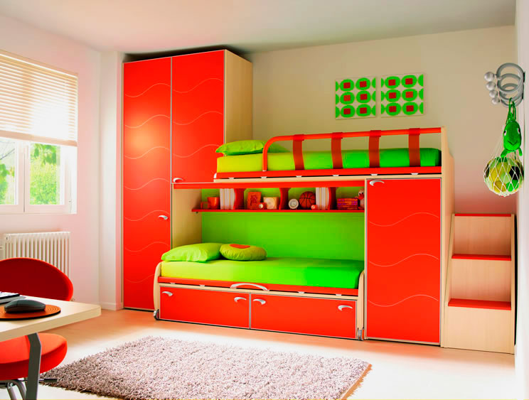 Lit superposé lumineux pour les enfants avec placards à l'intérieur de la chambre