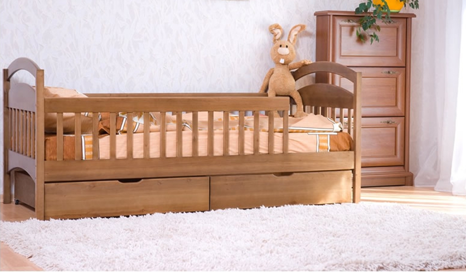 Lit en bois pour un enfant à partir de 2 ans