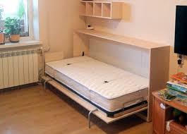 Caractéristiques de l'organisation d'une chambre avec des meubles fonctionnels