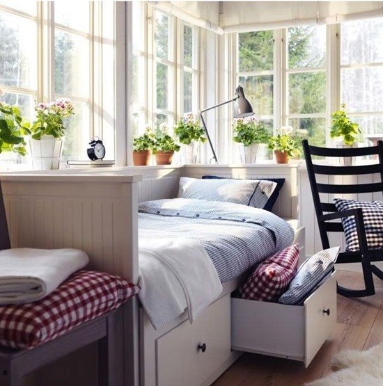 Couchette pratique avec grands tiroirs