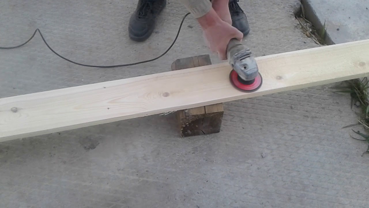 Broyer les planches avec un broyeur
