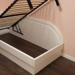 Lit ottoman en bois