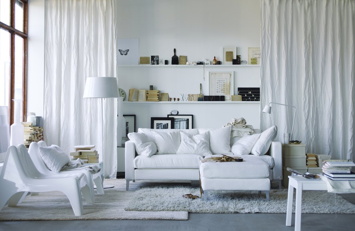 Canapé blanc de style scandinave
