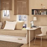 Canapé beige dans la pépinière