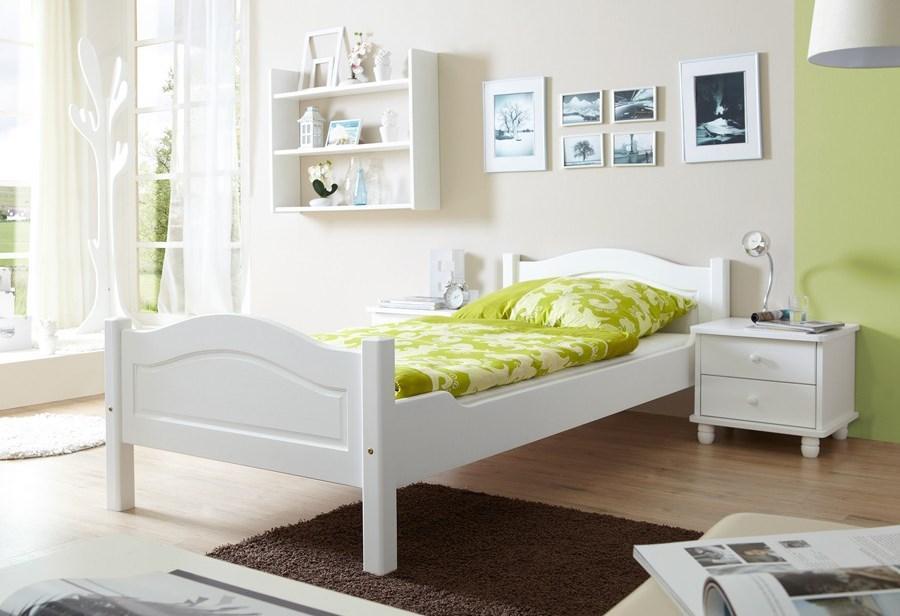 Lit en bois peint