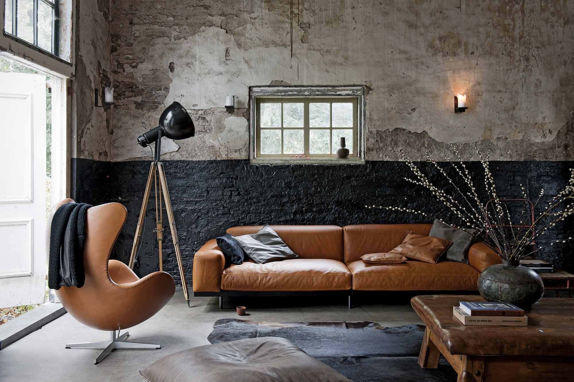 Canapé en cuir marron de style industriel