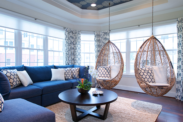 Chaise cocoon suspendue à l'intérieur