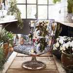Chaise sur un support