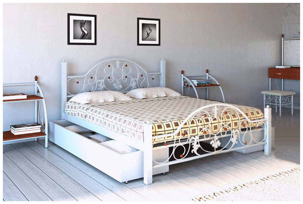 Le lit est en métal blanc