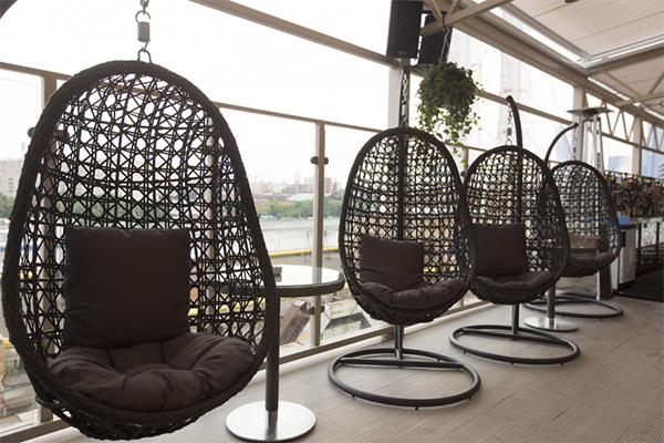 Chaises suspendues en métal IKEA