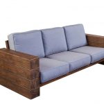 Avec accoudoirs en bois