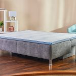 Topper sur un canapé pliant