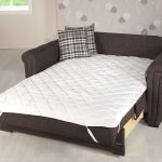 Surmatelas pratique sur un canapé pliant